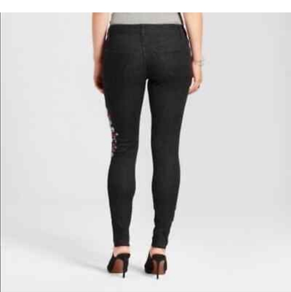 Embroidered Black Jeans - Picture 3 of 3